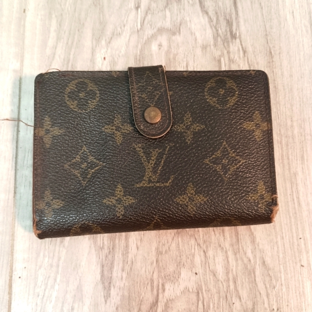 Authentic LOUIS VUITTON Vienois Wallet Kiss Lock Brown